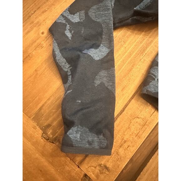 Gymshark Adapt Crop Top Women’s Size Medium Camo Seamless Long Sleeve Athletic - Picture 6 of 9